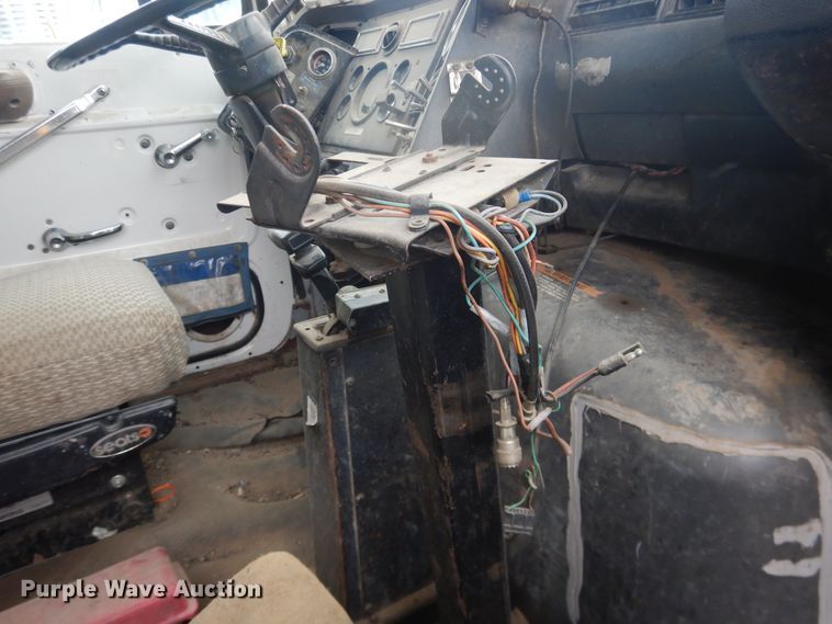 image for item DI5510 1995 Ford L8000  refuse truck