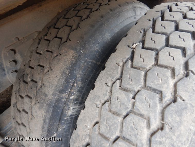 image for item DI5510 1995 Ford L8000  refuse truck