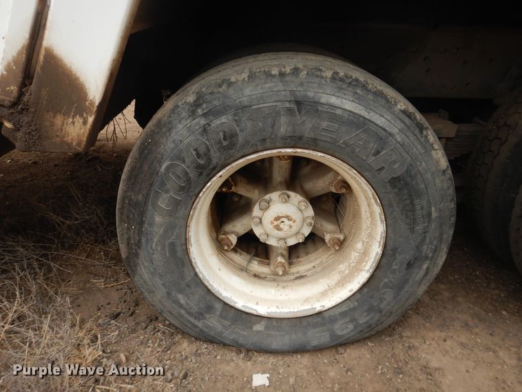 image for item DI5510 1995 Ford L8000  refuse truck