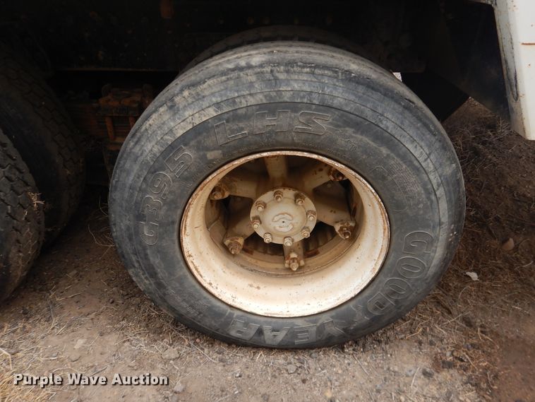 image for item DI5510 1995 Ford L8000  refuse truck