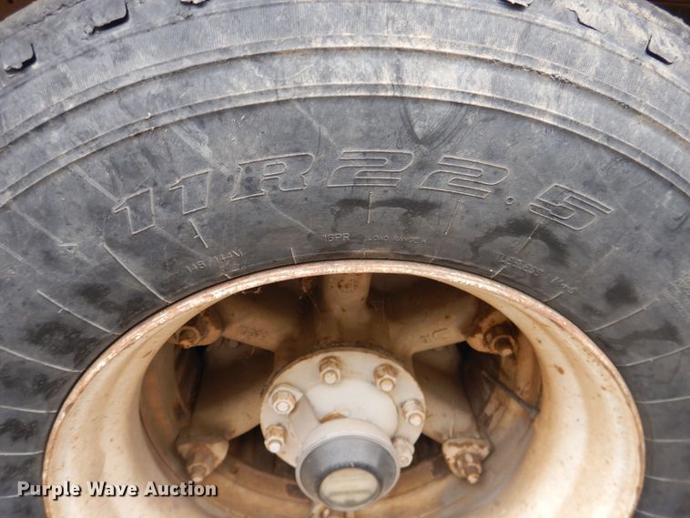 image for item DI5510 1995 Ford L8000  refuse truck