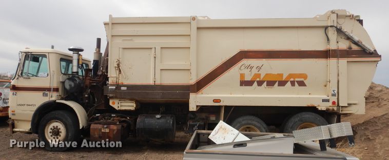 image for item DI5511 1992 White GMC WX Xpeditor  refuse truck