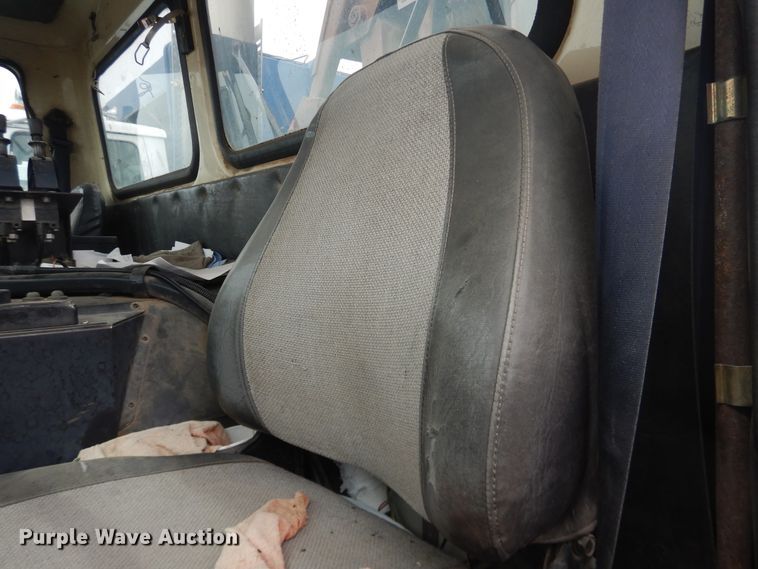 image for item DI5511 1992 White GMC WX Xpeditor  refuse truck