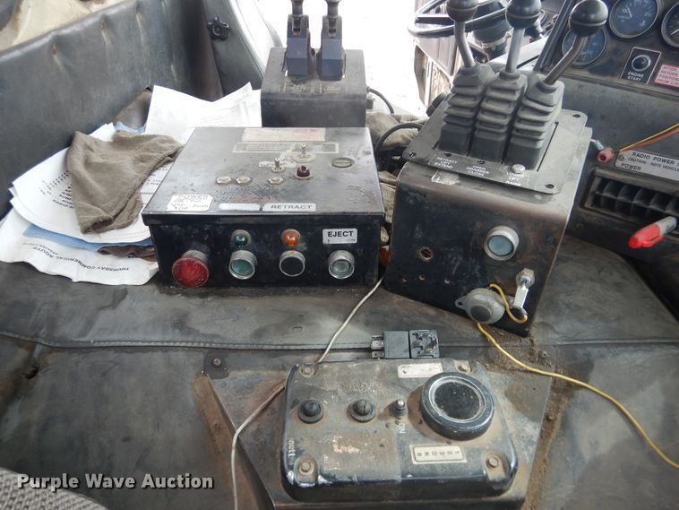 image for item DI5511 1992 White GMC WX Xpeditor  refuse truck