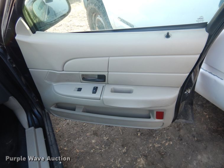 image for item DI5512 2011 Ford Crown Victoria Police Interceptor