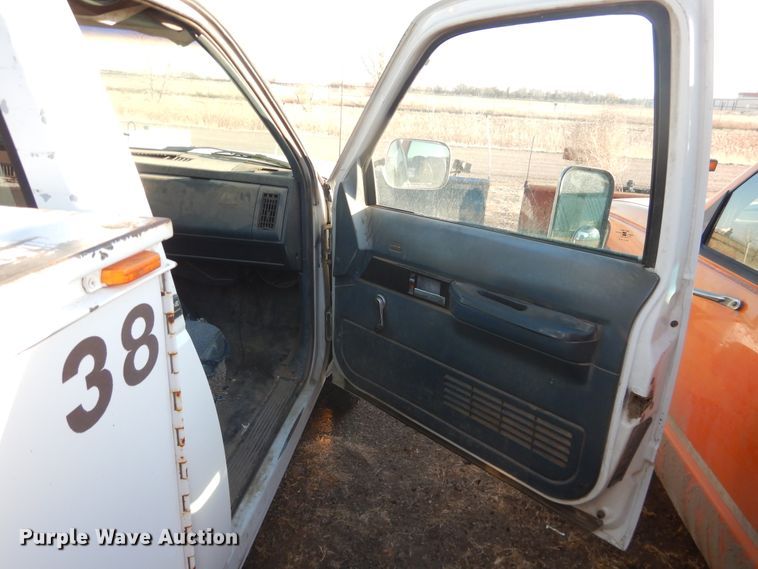 image for item DI5513 1991 Chevrolet K2500  utility bed pickup truck