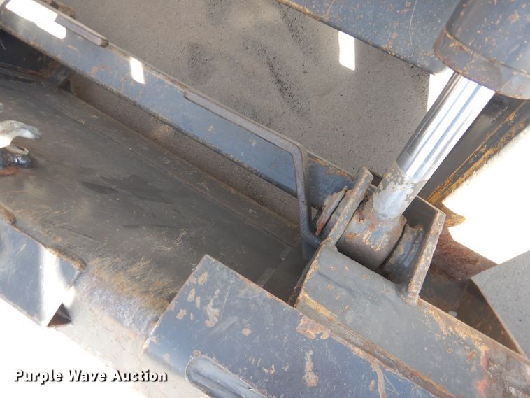 image for item DJ1111 New Holland LS190B  skid steer loader