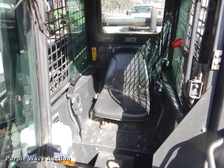 image for item DJ1111 New Holland LS190B  skid steer loader