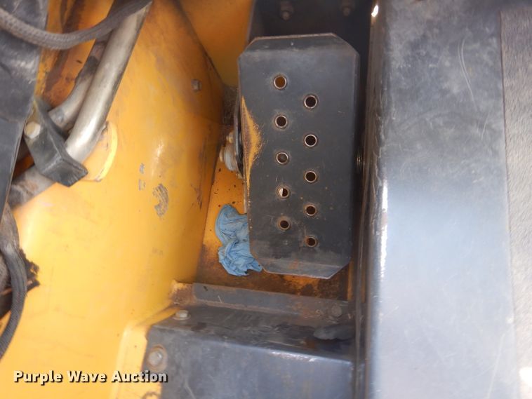 image for item DJ1111 New Holland LS190B  skid steer loader