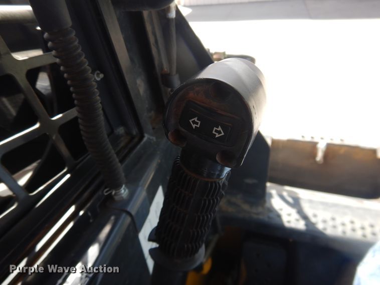 image for item DJ1111 New Holland LS190B  skid steer loader