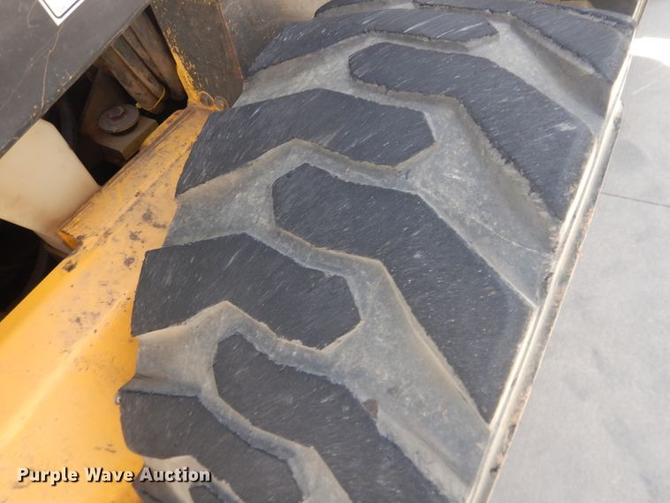 image for item DJ1111 New Holland LS190B  skid steer loader