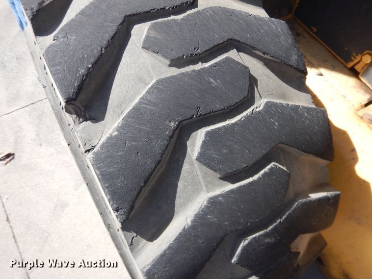 image for item DJ1111 New Holland LS190B  skid steer loader