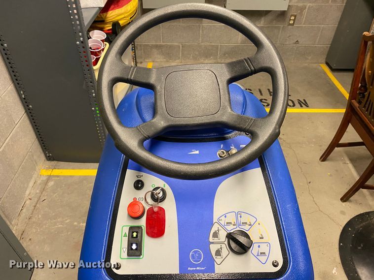 image for item DJ1112 Windsor floor cleaner