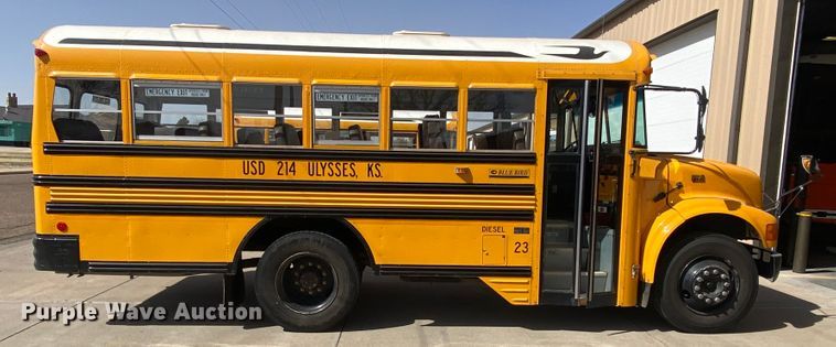 image for item DJ1113 2001 International 3800  school bus