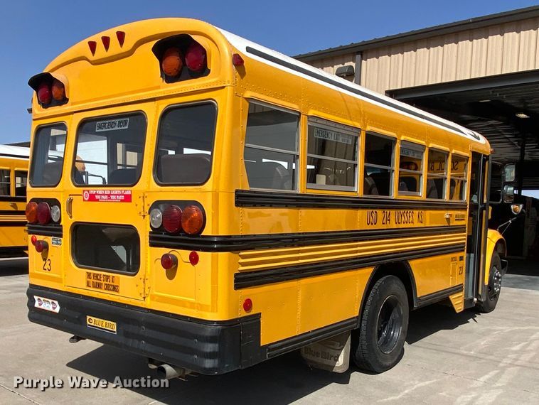 image for item DJ1113 2001 International 3800  school bus