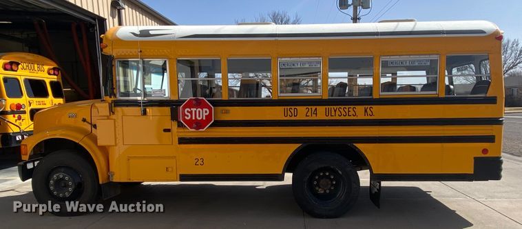 image for item DJ1113 2001 International 3800  school bus