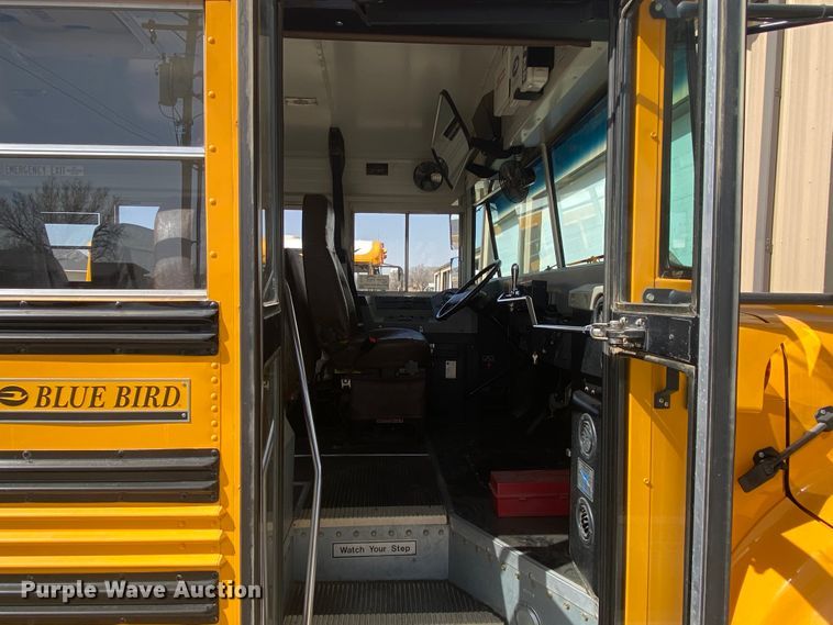 image for item DJ1113 2001 International 3800  school bus