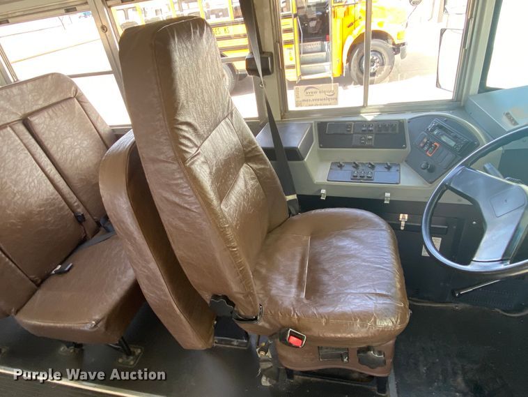 image for item DJ1113 2001 International 3800  school bus