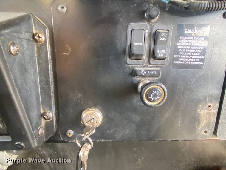 image for item DJ1113 2001 International 3800  school bus