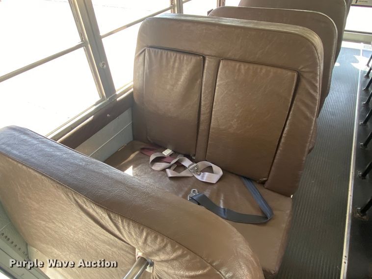 image for item DJ1113 2001 International 3800  school bus