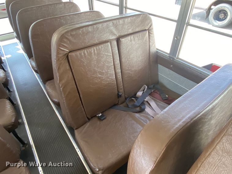 image for item DJ1113 2001 International 3800  school bus