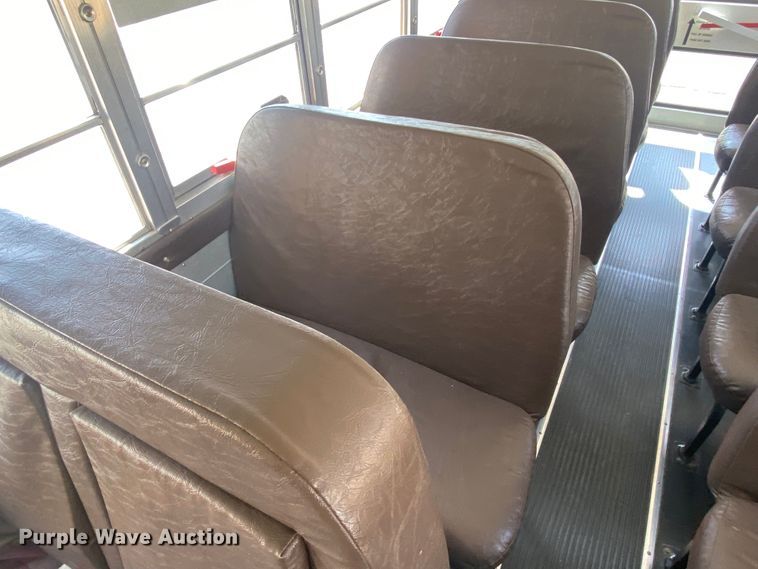 image for item DJ1113 2001 International 3800  school bus