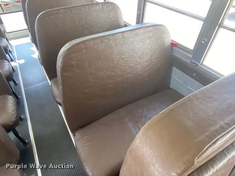 image for item DJ1113 2001 International 3800  school bus