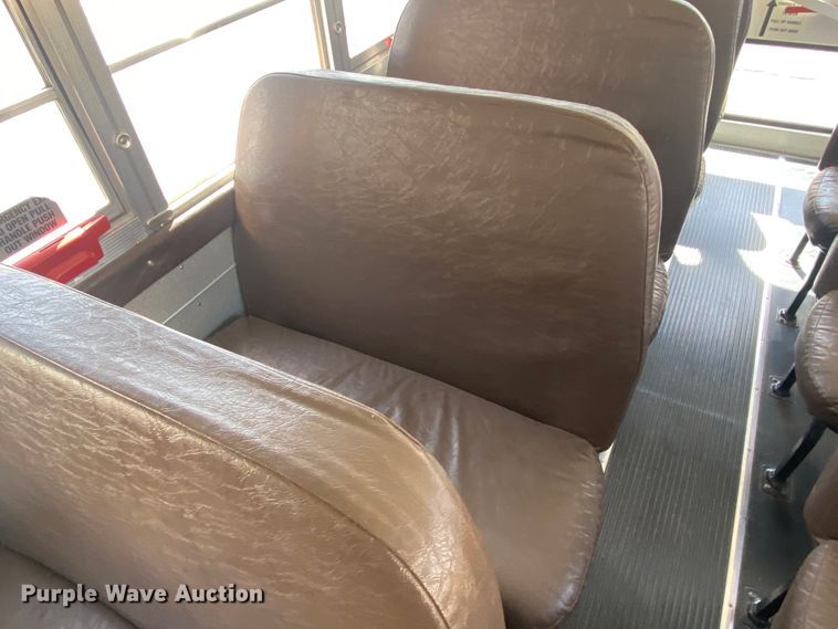 image for item DJ1113 2001 International 3800  school bus