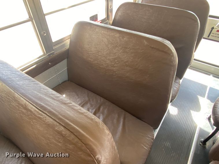 image for item DJ1113 2001 International 3800  school bus