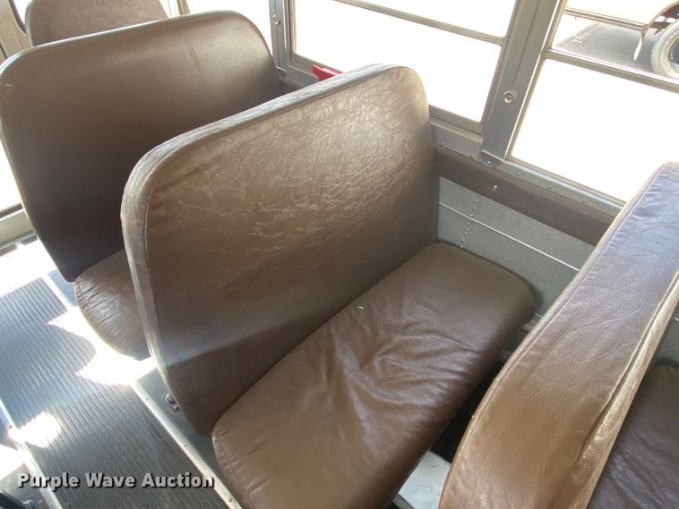 image for item DJ1113 2001 International 3800  school bus