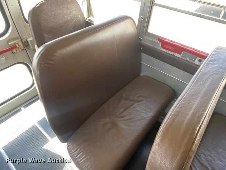 image for item DJ1113 2001 International 3800  school bus