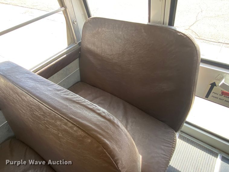 image for item DJ1113 2001 International 3800  school bus