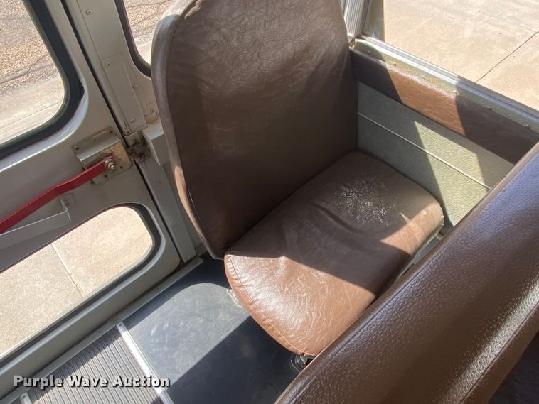 image for item DJ1113 2001 International 3800  school bus