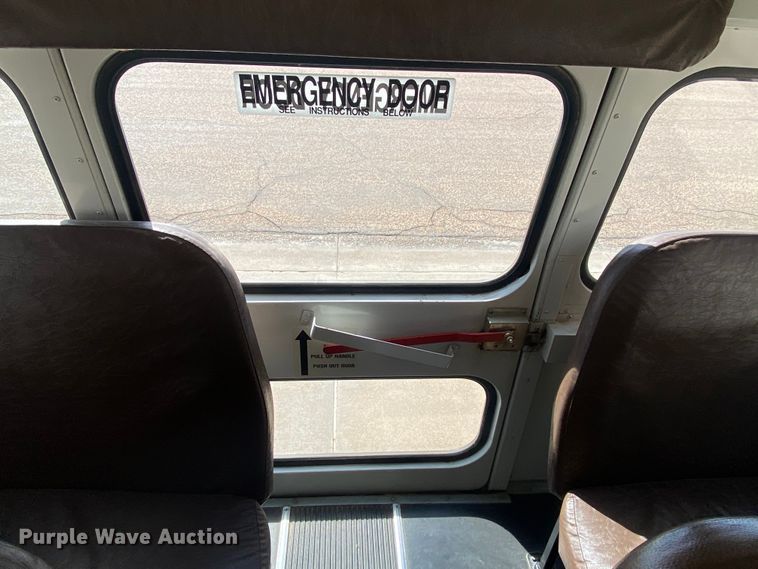 image for item DJ1113 2001 International 3800  school bus