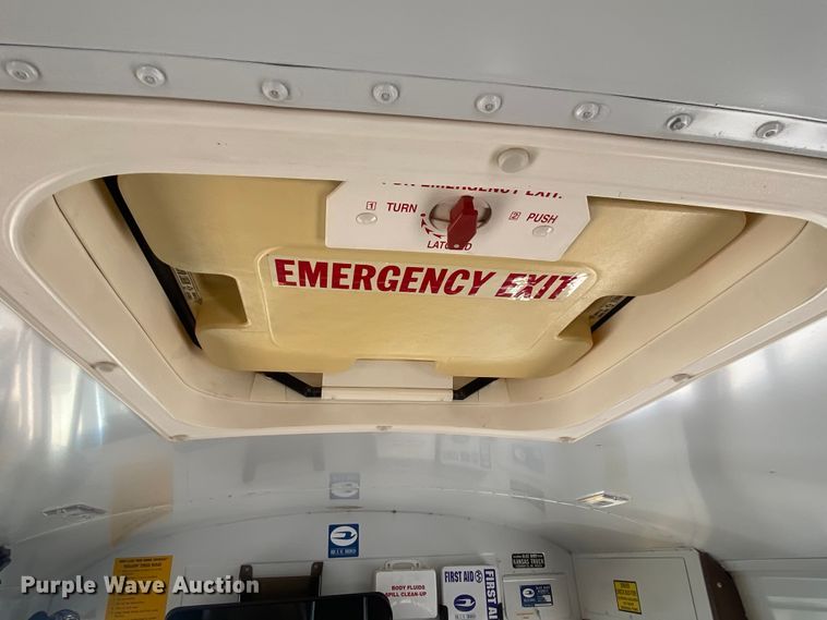 image for item DJ1113 2001 International 3800  school bus