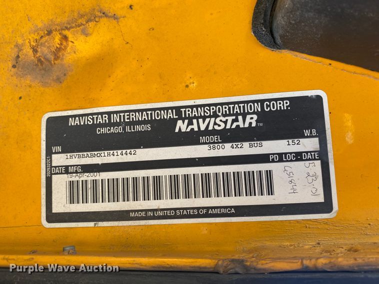 image for item DJ1113 2001 International 3800  school bus