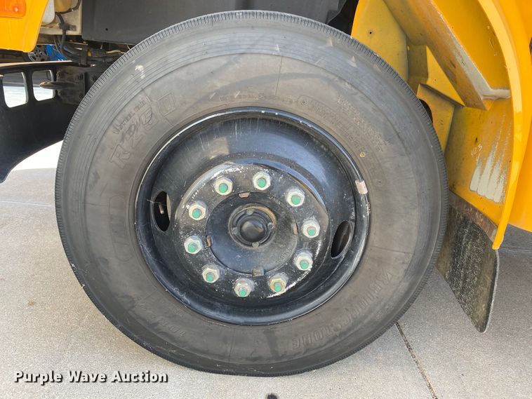 image for item DJ1113 2001 International 3800  school bus