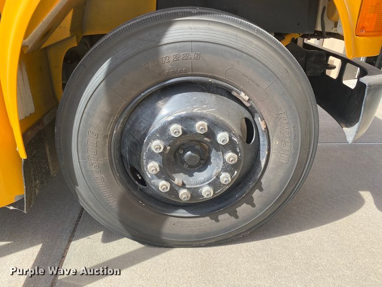 image for item DJ1113 2001 International 3800  school bus