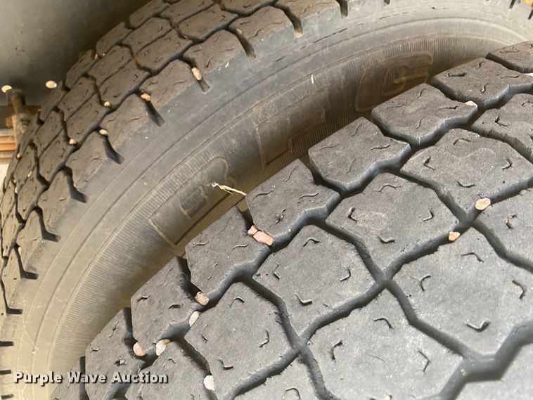 image for item DJ1113 2001 International 3800  school bus