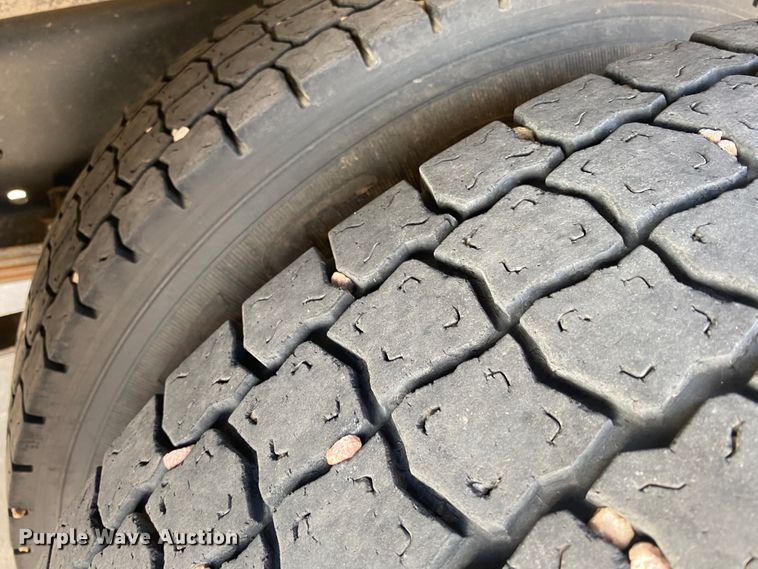 image for item DJ1113 2001 International 3800  school bus