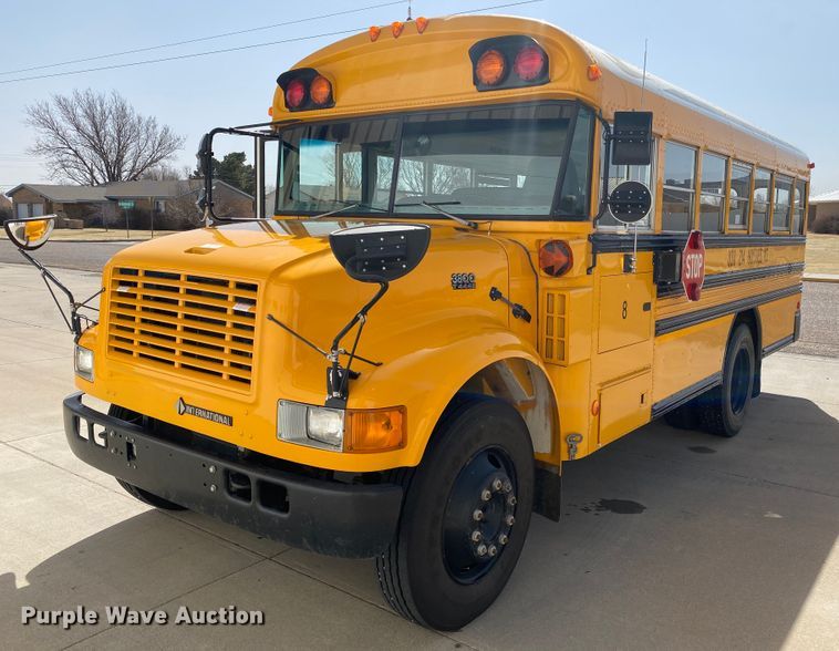 image for item DJ1114 2001 International 3800  school bus