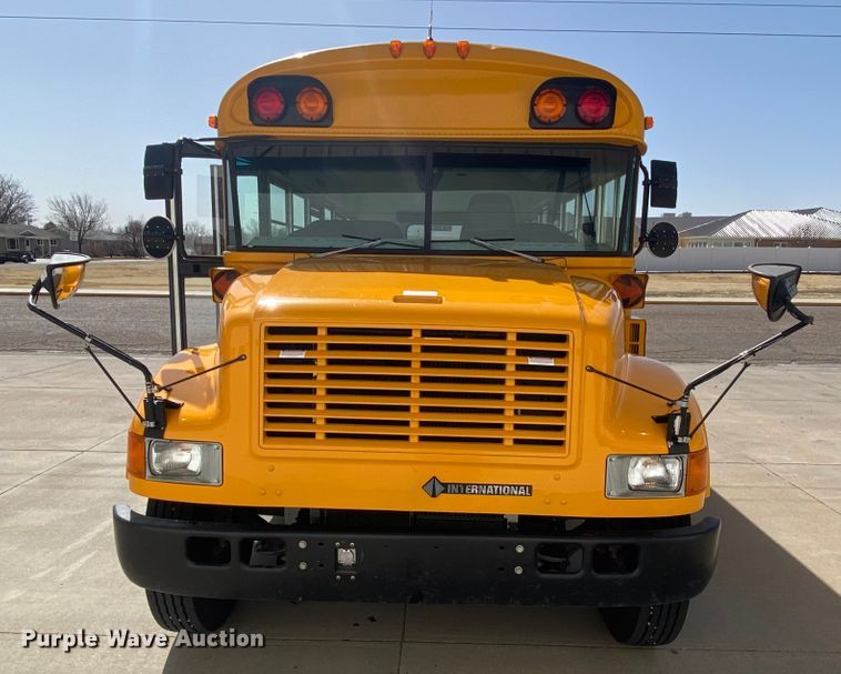 image for item DJ1114 2001 International 3800  school bus