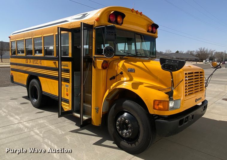 image for item DJ1114 2001 International 3800  school bus