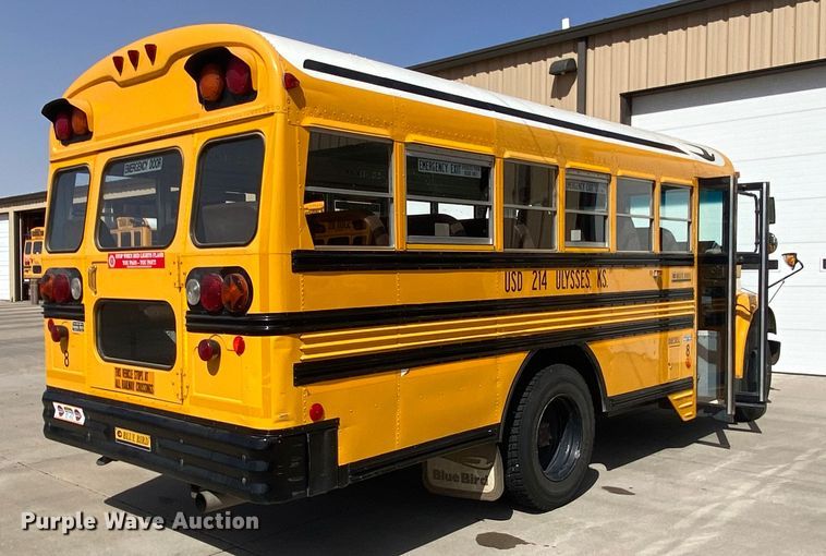 image for item DJ1114 2001 International 3800  school bus