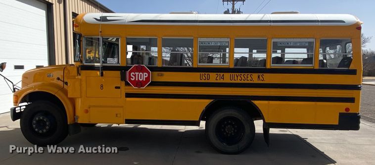 image for item DJ1114 2001 International 3800  school bus