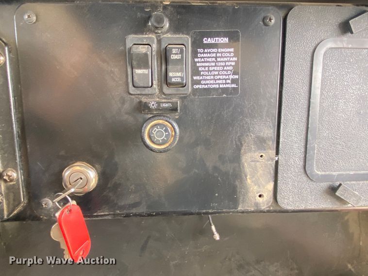 image for item DJ1114 2001 International 3800  school bus