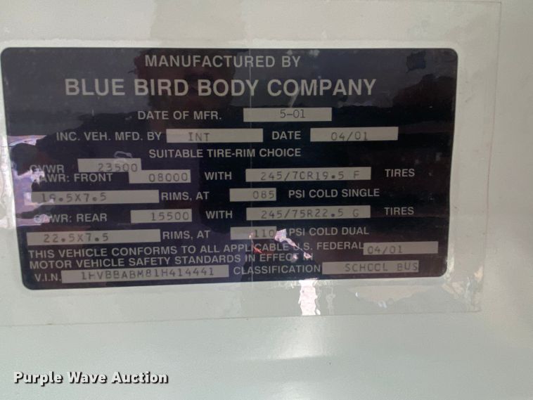 image for item DJ1114 2001 International 3800  school bus