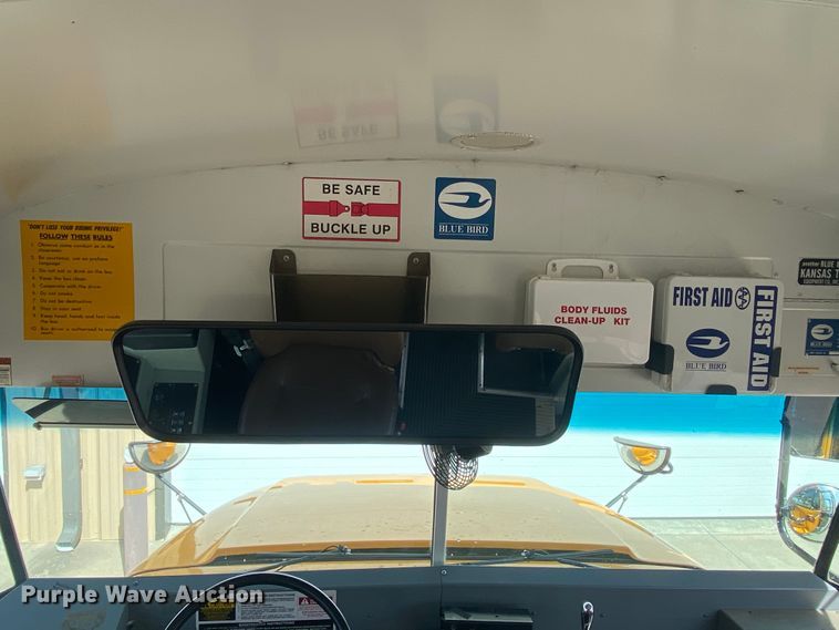 image for item DJ1114 2001 International 3800  school bus