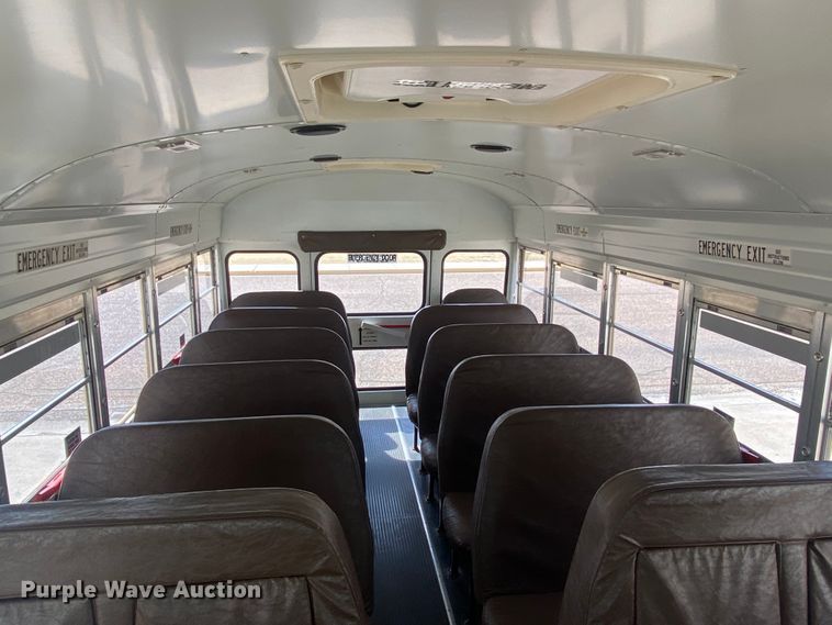 image for item DJ1114 2001 International 3800  school bus