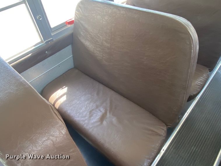 image for item DJ1114 2001 International 3800  school bus